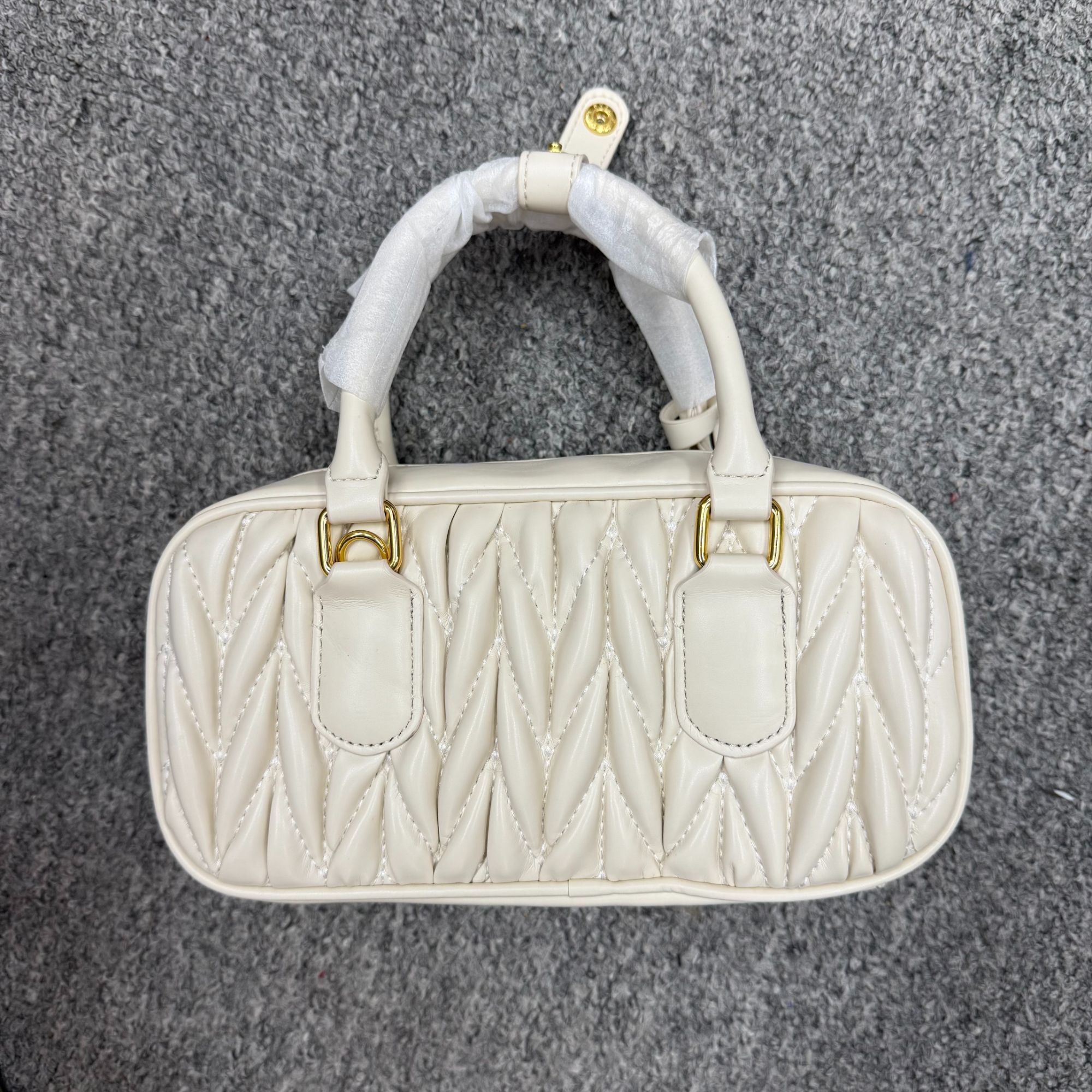 【E15】   新款经典大褶皱保龄球-白色