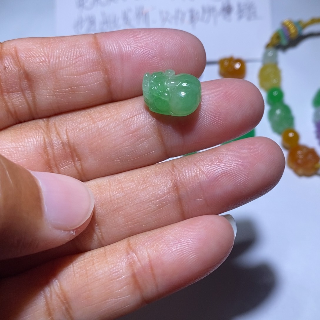 颈饰未镶嵌翡翠雨**晴