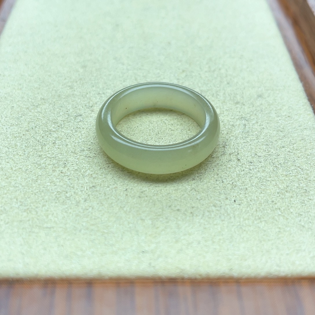 未镶嵌戒指和田玉12蜂蜜水小宽条14号