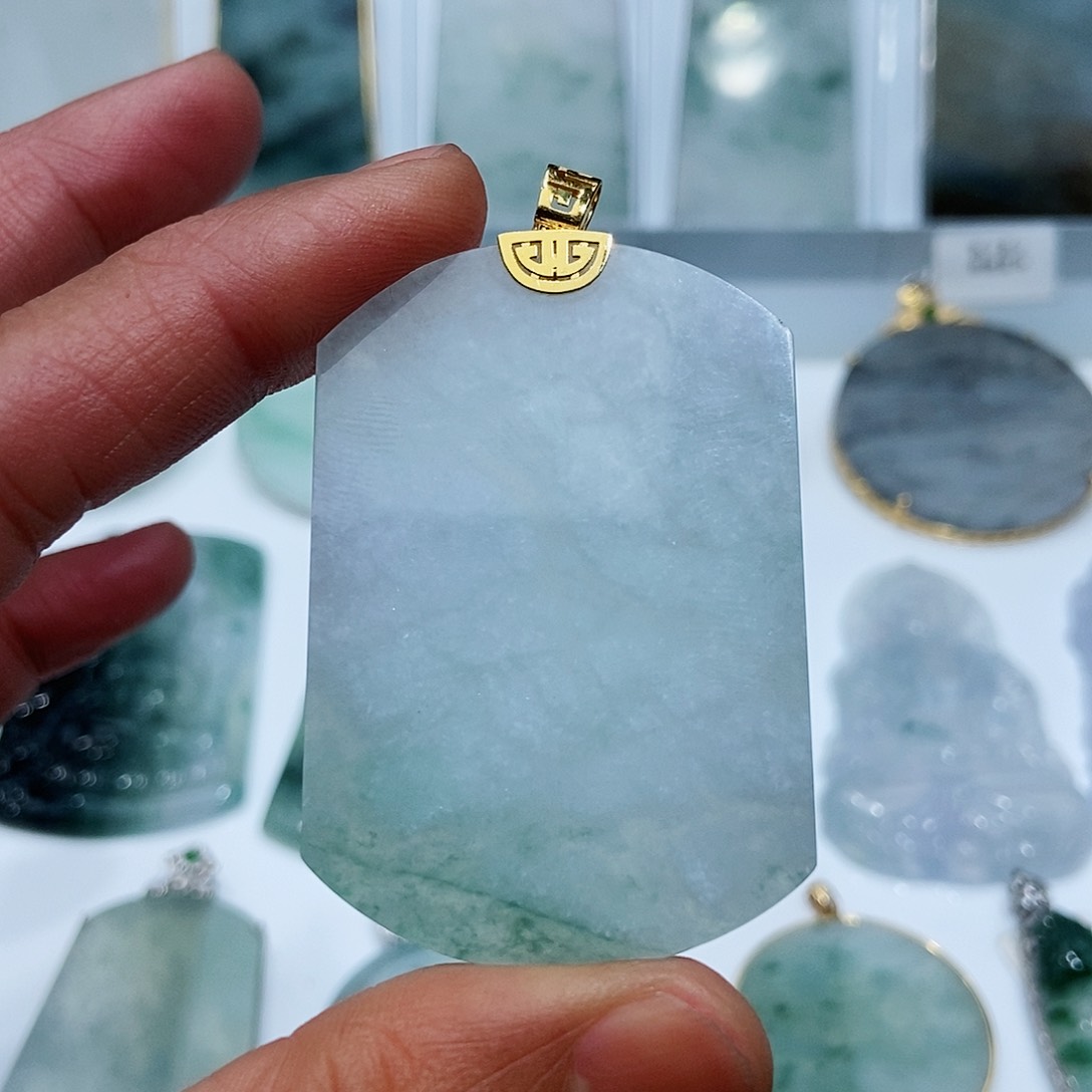 翡翠吊坠(不含链)18K金镶嵌