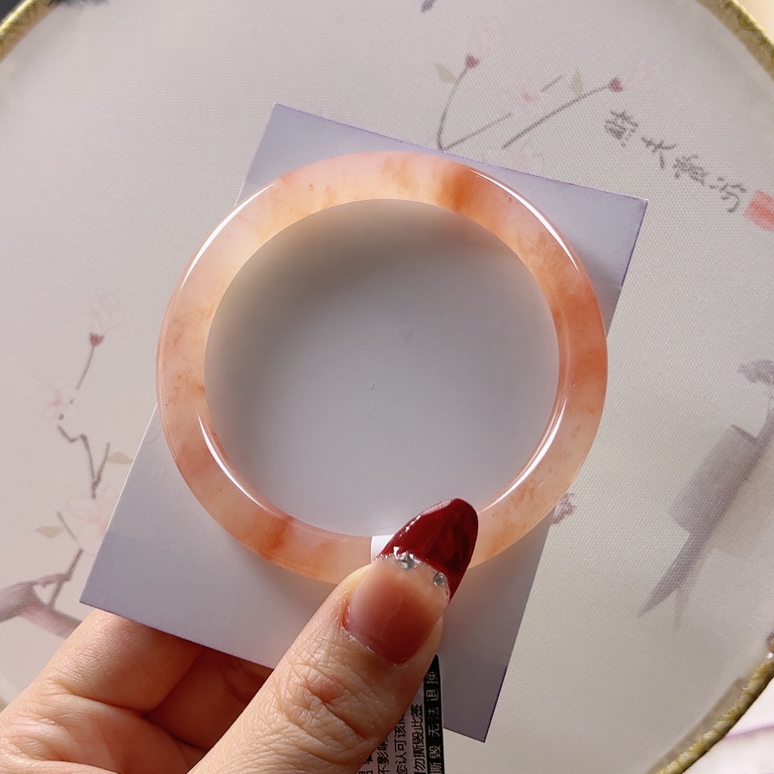 玛瑙/玉髓手镯未镶嵌T****?