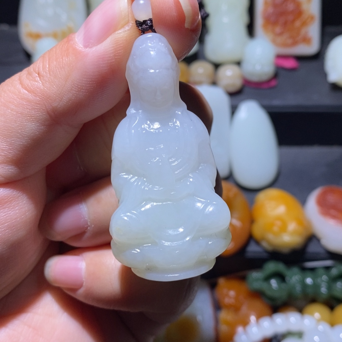 笑***生和田玉未镶嵌颈饰