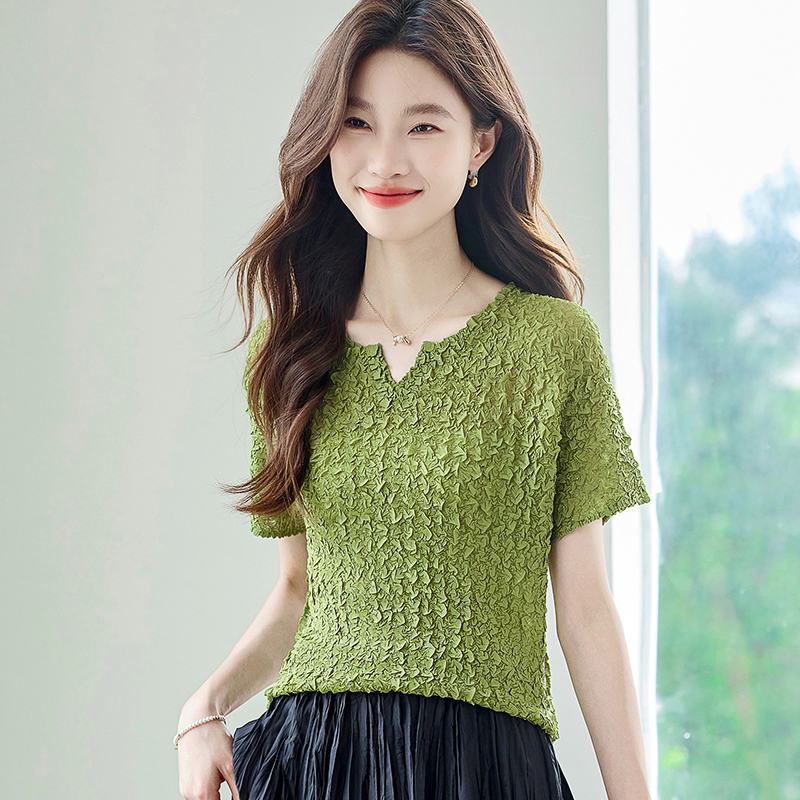 88181夏季设计感重工压花褶皱洋气短袖显瘦气质三宅V领百搭上衣