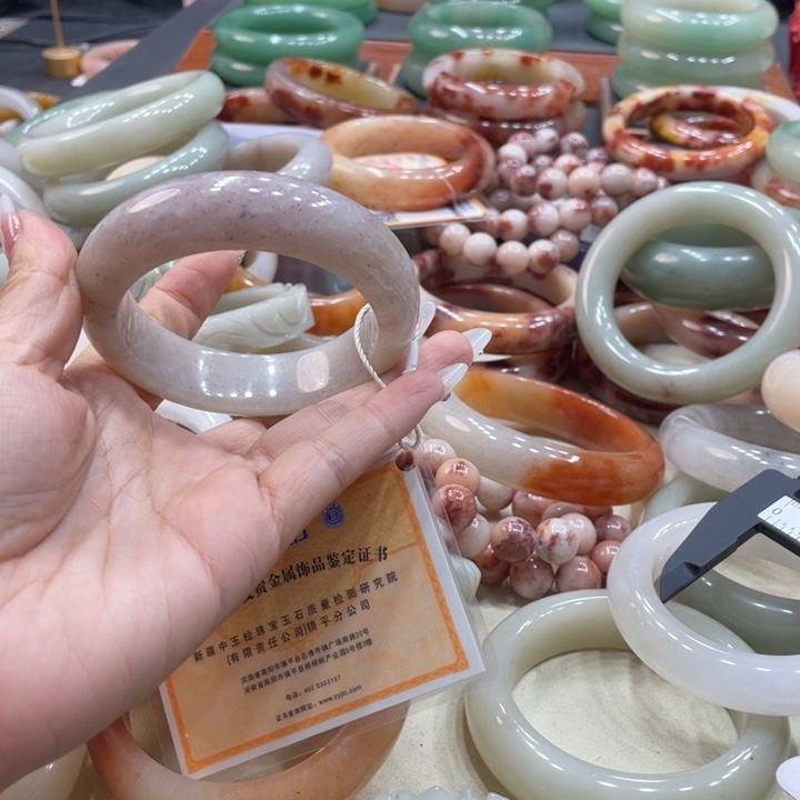 吴***宝石英质玉钛钢珠宝奇石