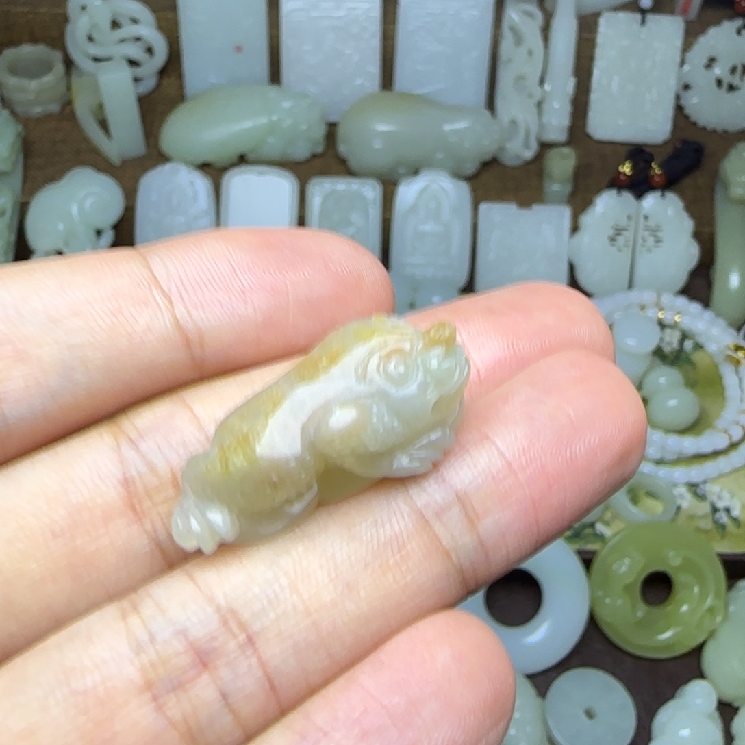 天***、和田玉未镶嵌挂件