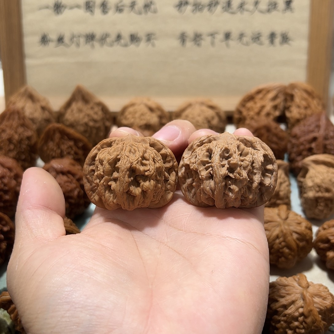 27号文玩核桃44尺麦穗虎头一只返油