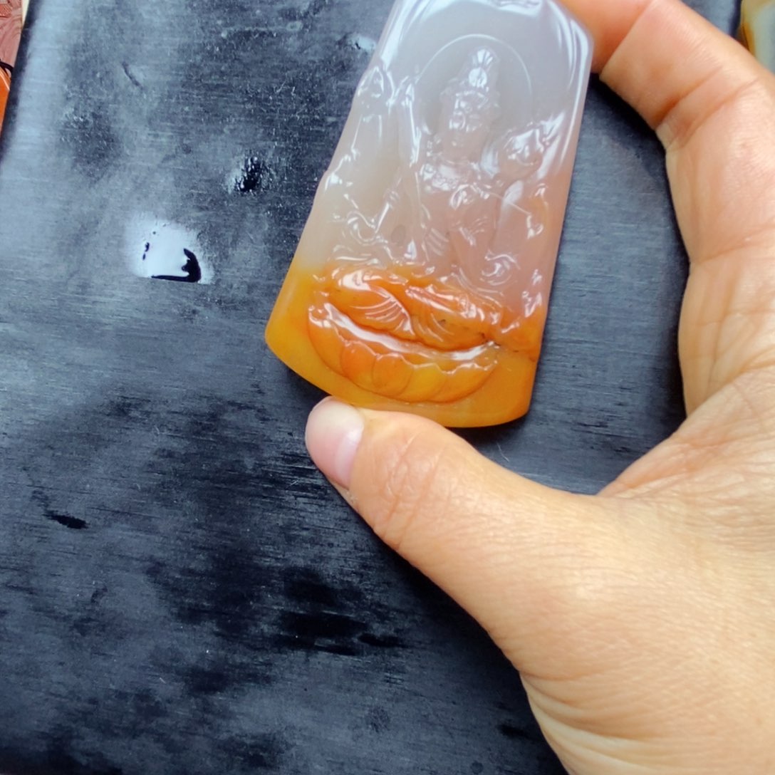 石英质玉（黄龙玉）颈饰未镶嵌