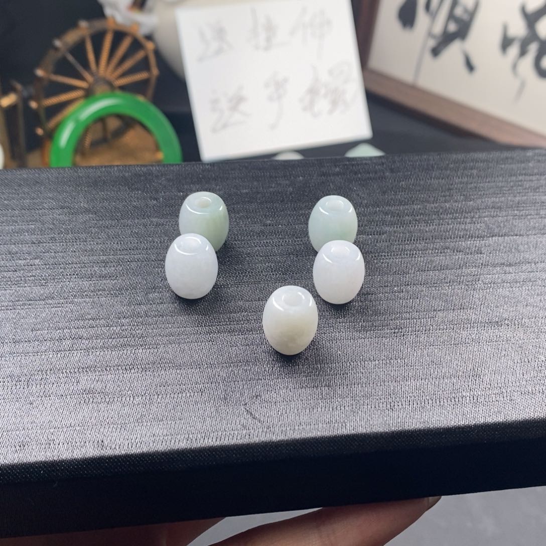 翡翠未镶嵌颈饰路路通