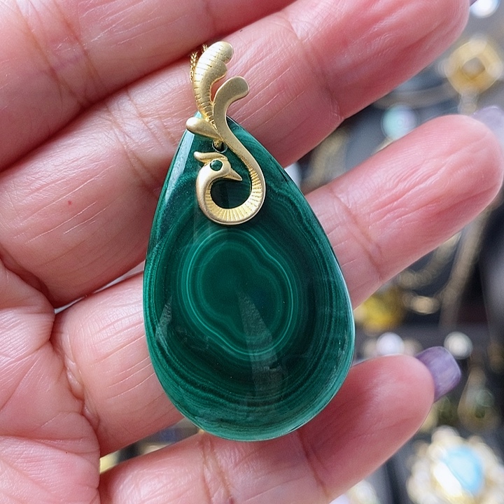 孔雀石颈饰未镶嵌吊坠