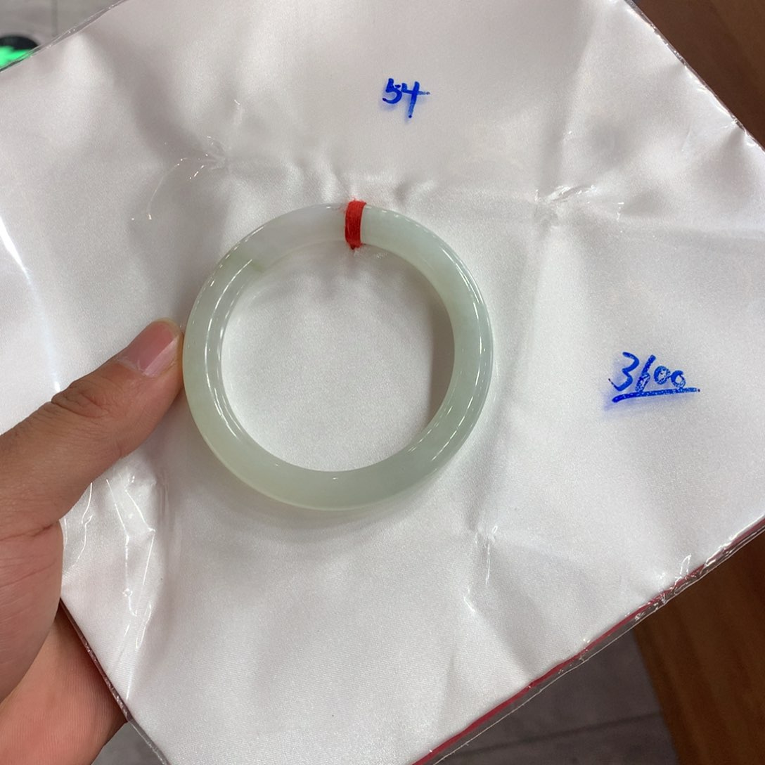 翡翠手镯未镶嵌翡翠