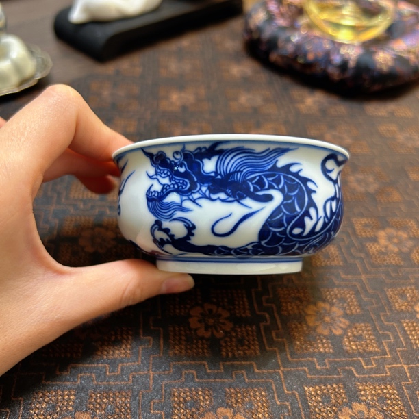 Q003[青岚]景德镇手工手绘青花龙纹矮炉式杯—110ml