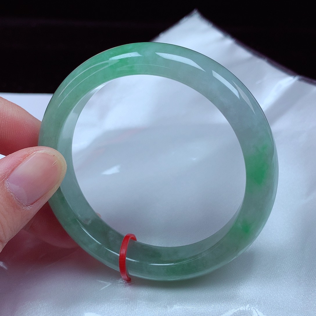 翡翠手镯未镶嵌56圈