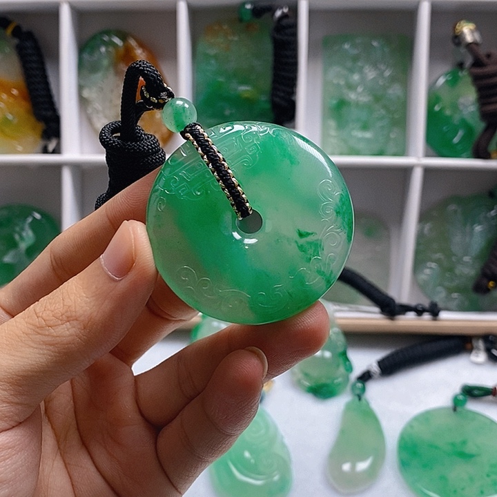 小***李石英质玉（非洲翠）1未镶嵌