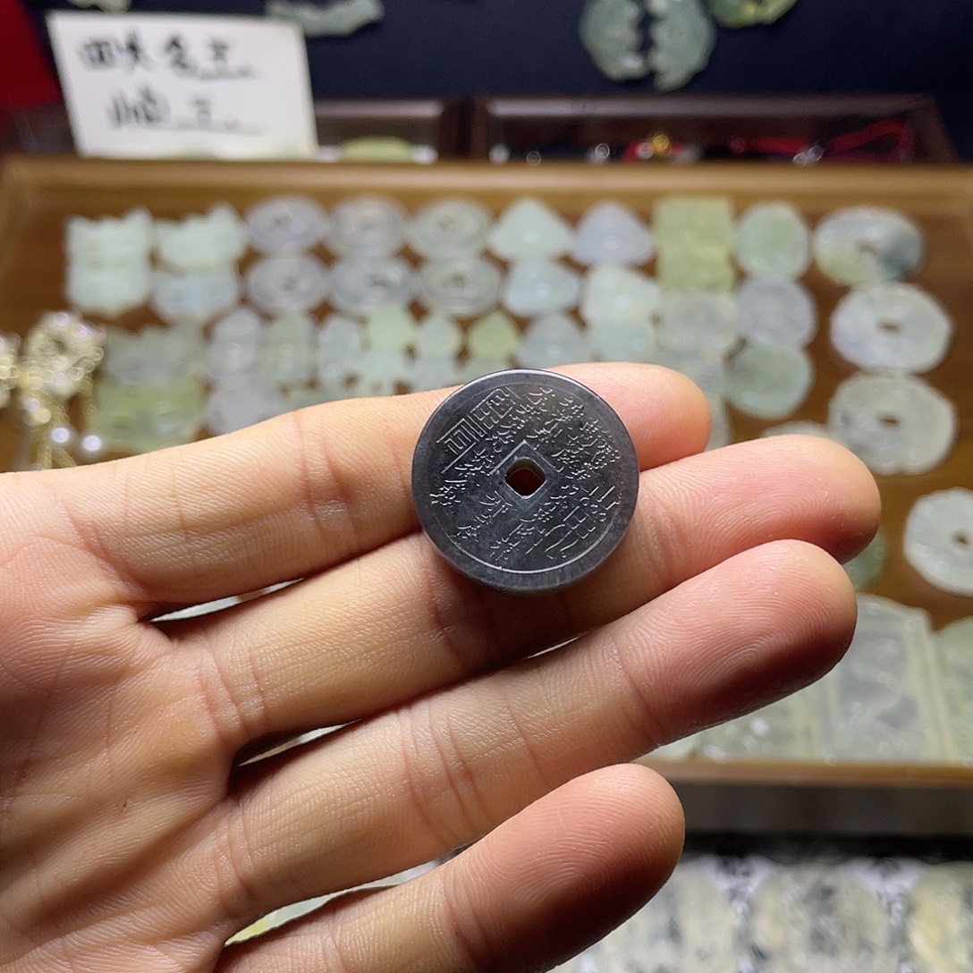 岫玉未镶嵌山鬼花钱