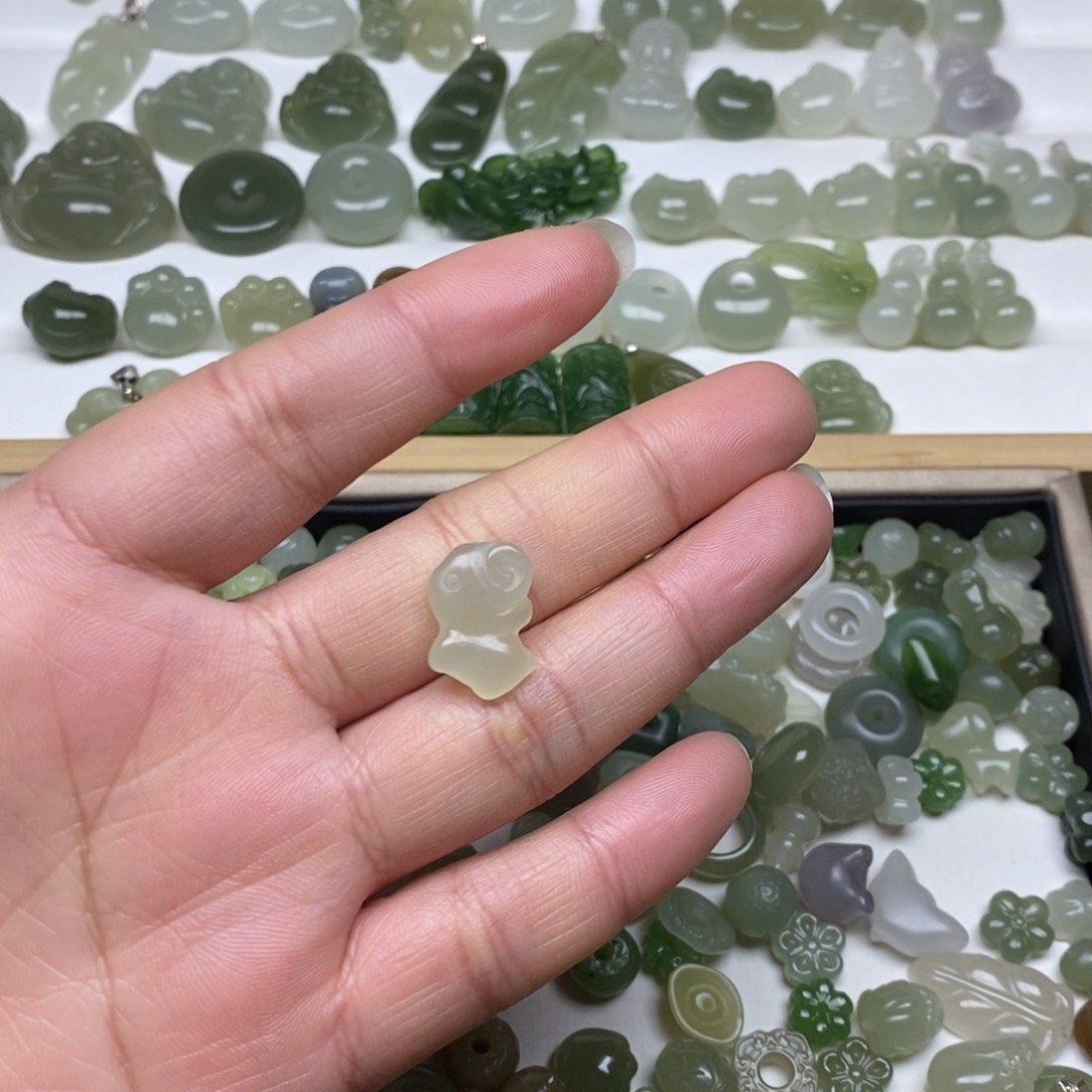 和田玉颈饰未镶嵌