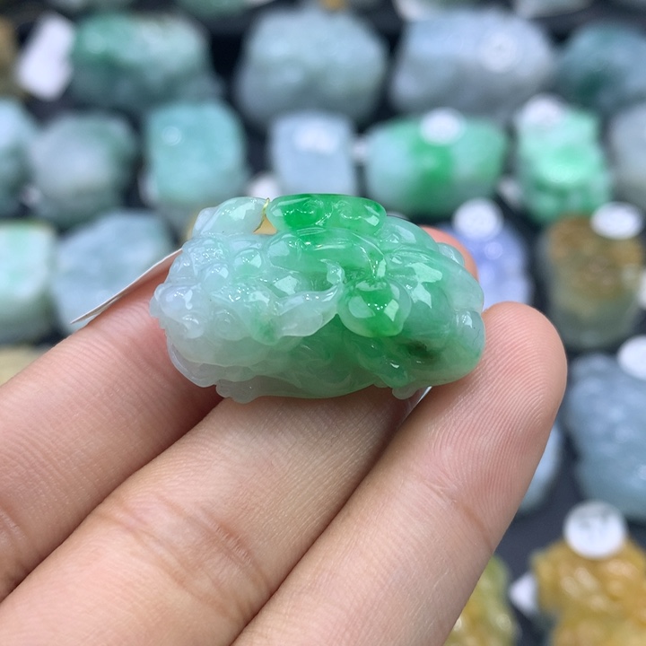 翡翠颈饰未镶嵌天然缅甸翡翠