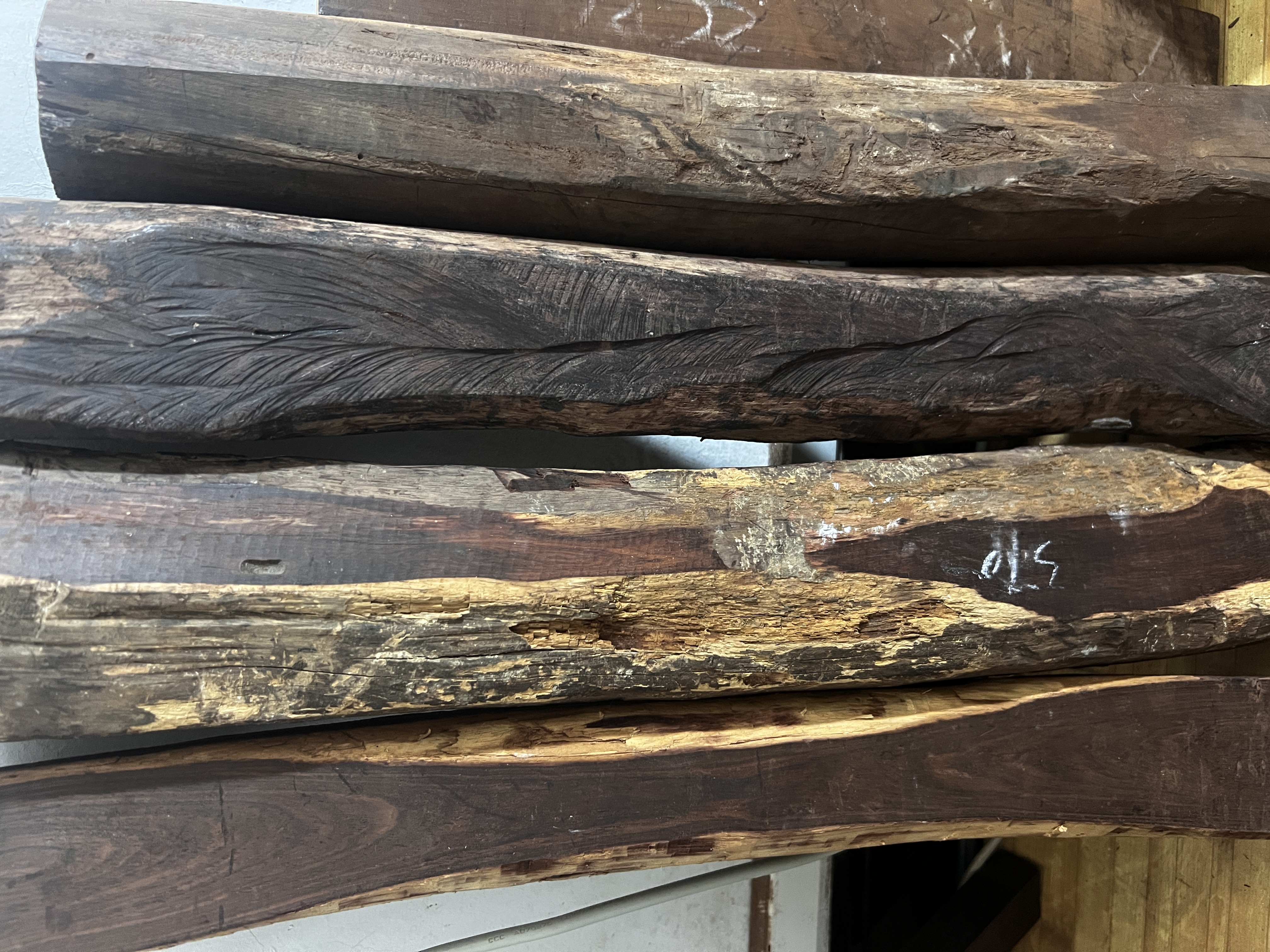 大红酸枝交趾黄檀家具边角料可做木雕手把件