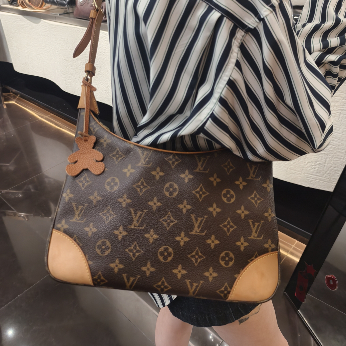 95新 LouisVuitton/路易威登 YUMU中古/LV 老花小号牛角斜挎包
