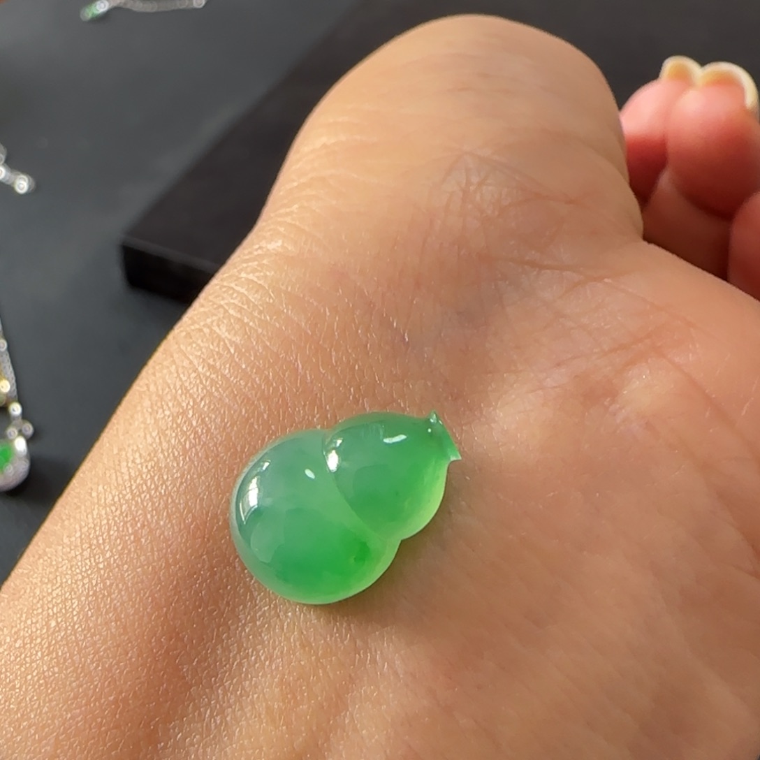 翡翠颈饰未镶嵌葫芦