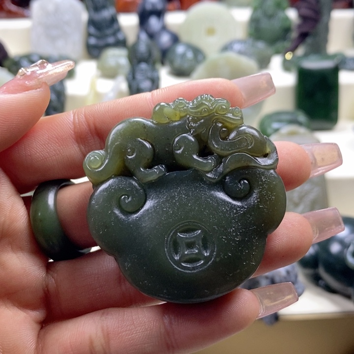 和田玉颈饰未镶嵌