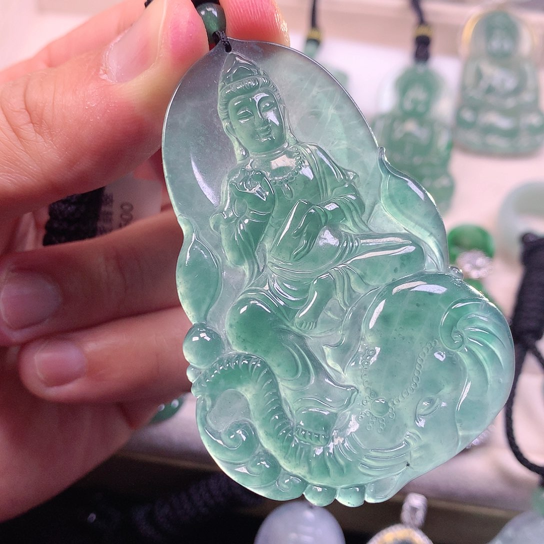 翡翠颈饰未镶嵌翡翠