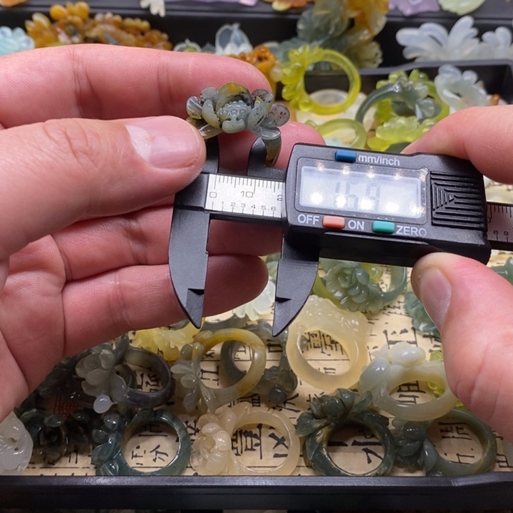 蛇纹石玉合金颈饰