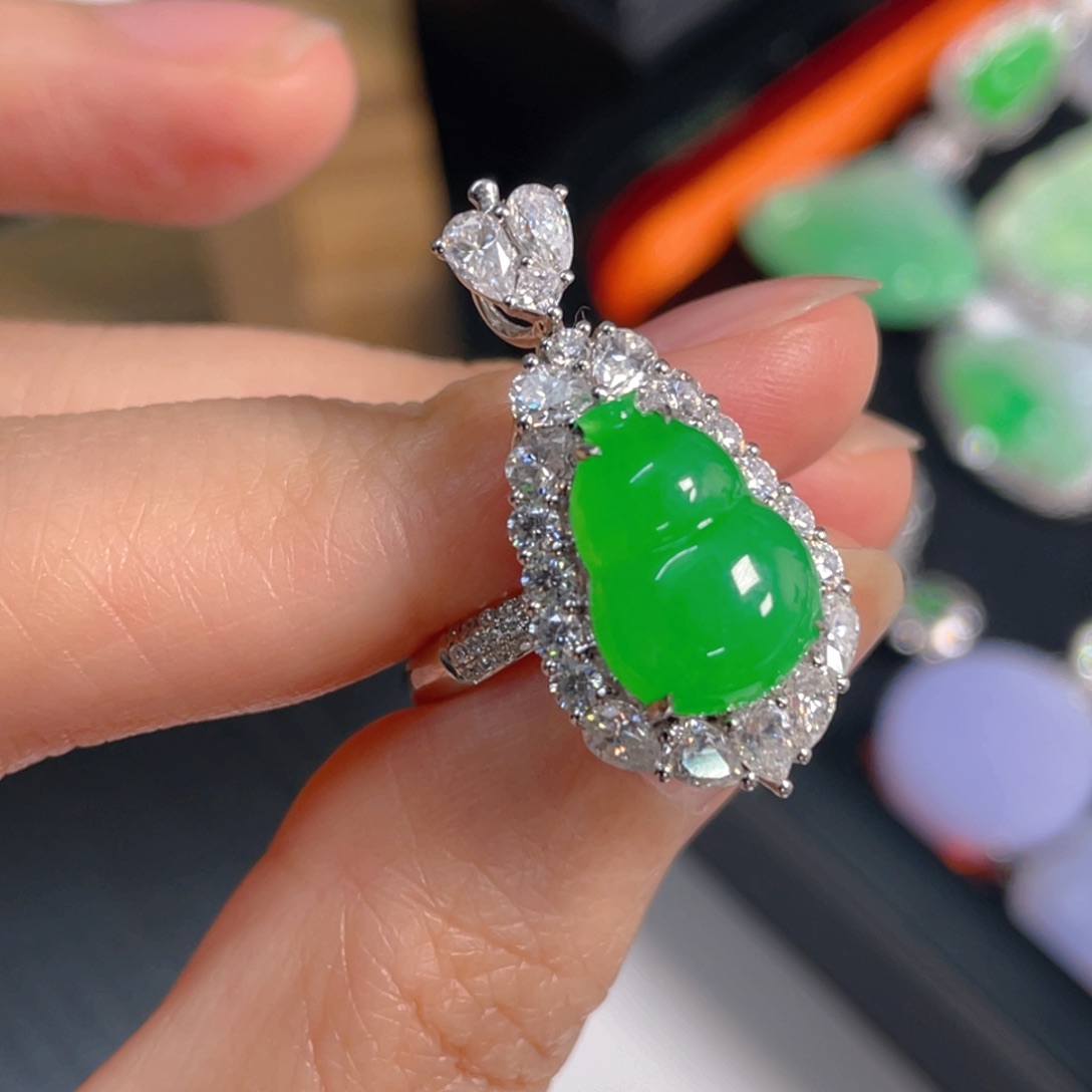 E***o翡翠18K金镶嵌吊坠(不含链)