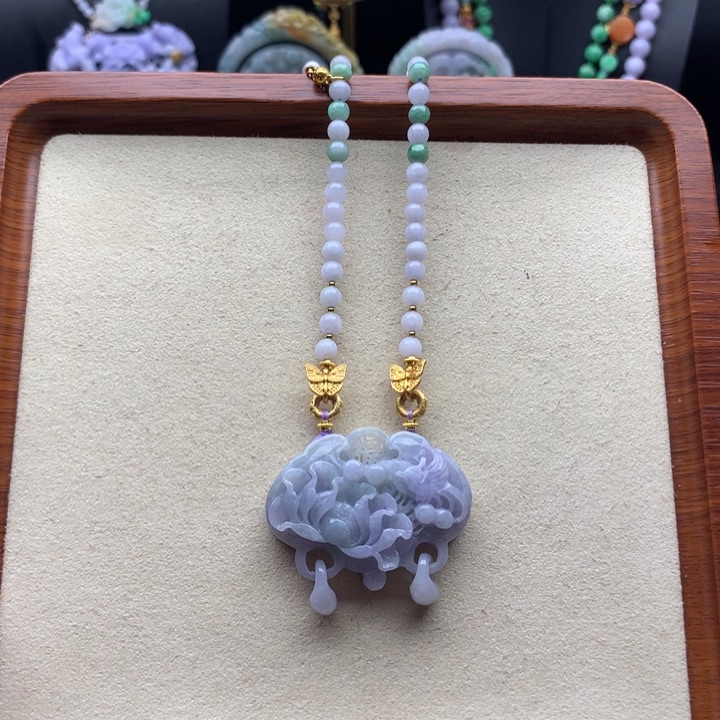 翡翠颈饰未镶嵌翡翠如意