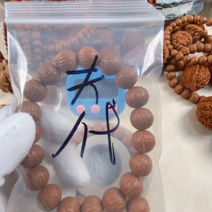 我***O猴头核桃吊坠福袋凤羽