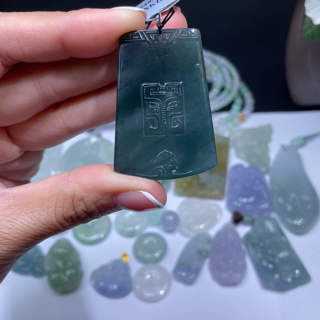 翡翠颈饰未镶嵌牌子