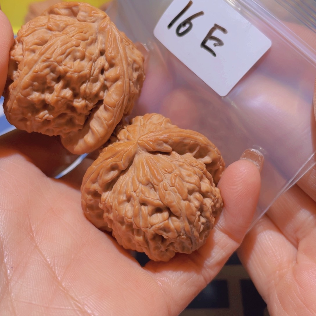 文玩核桃吊坠ฬ****白师子