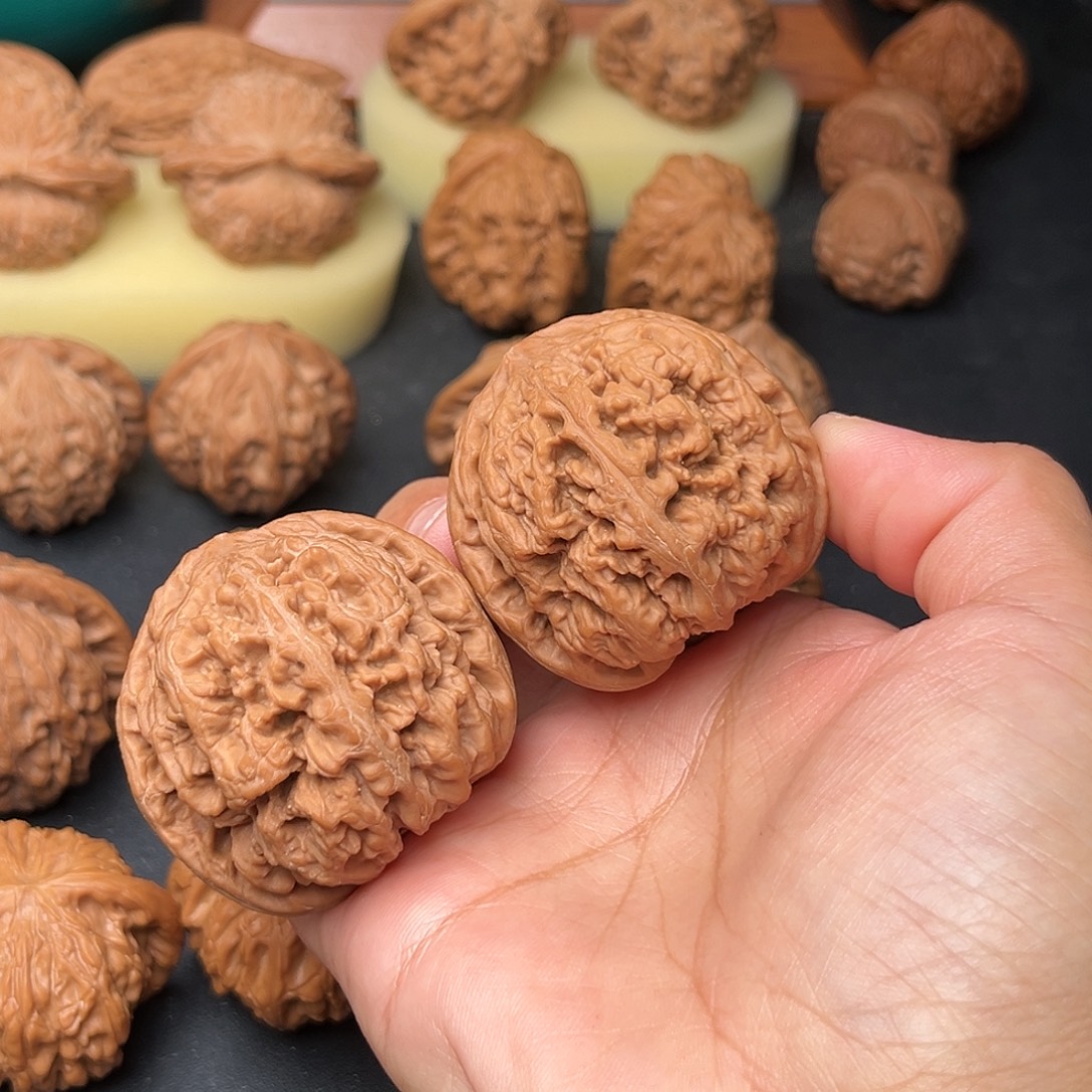 张***诗文玩核桃把件粗筋