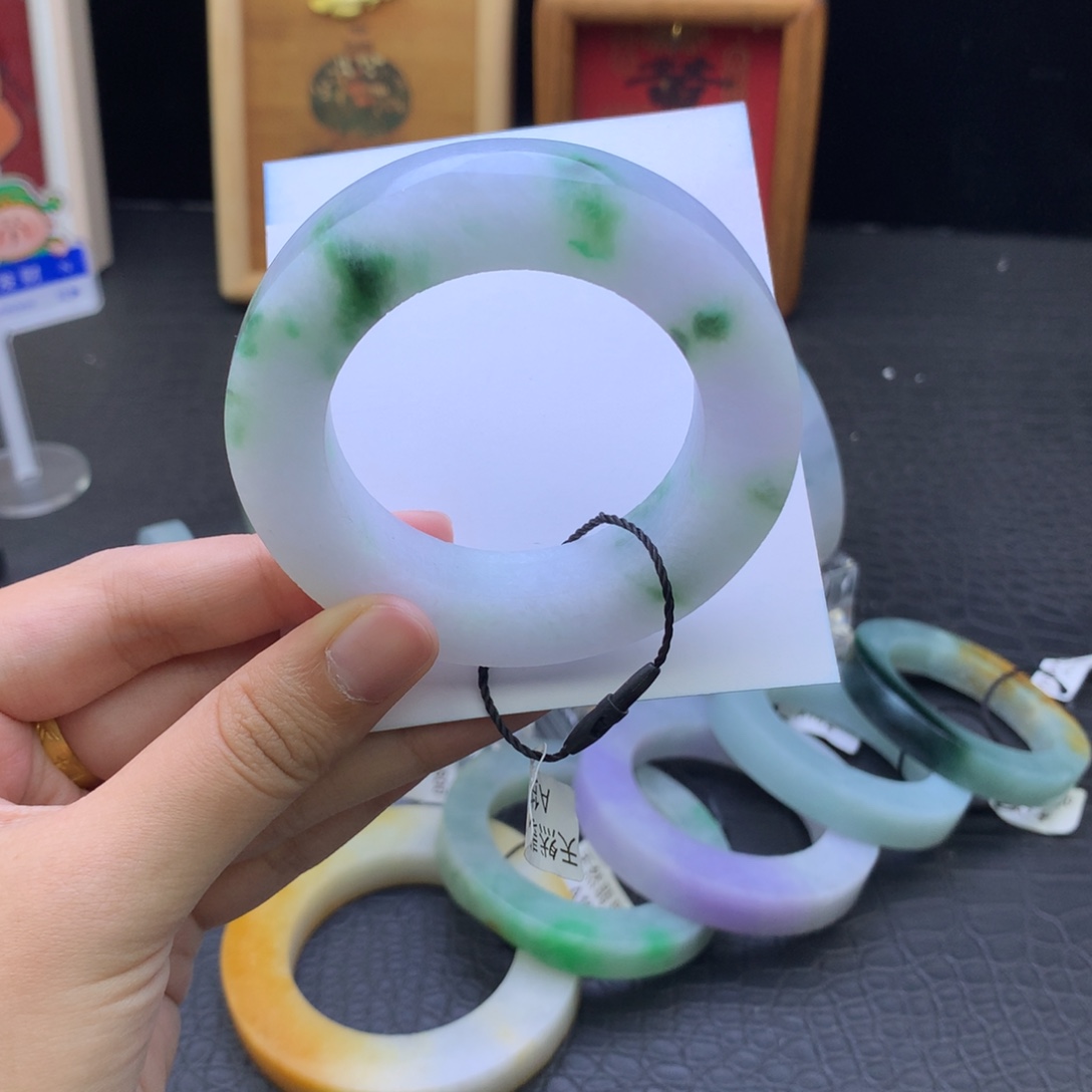 定制翡翠未镶嵌翡翠手镯