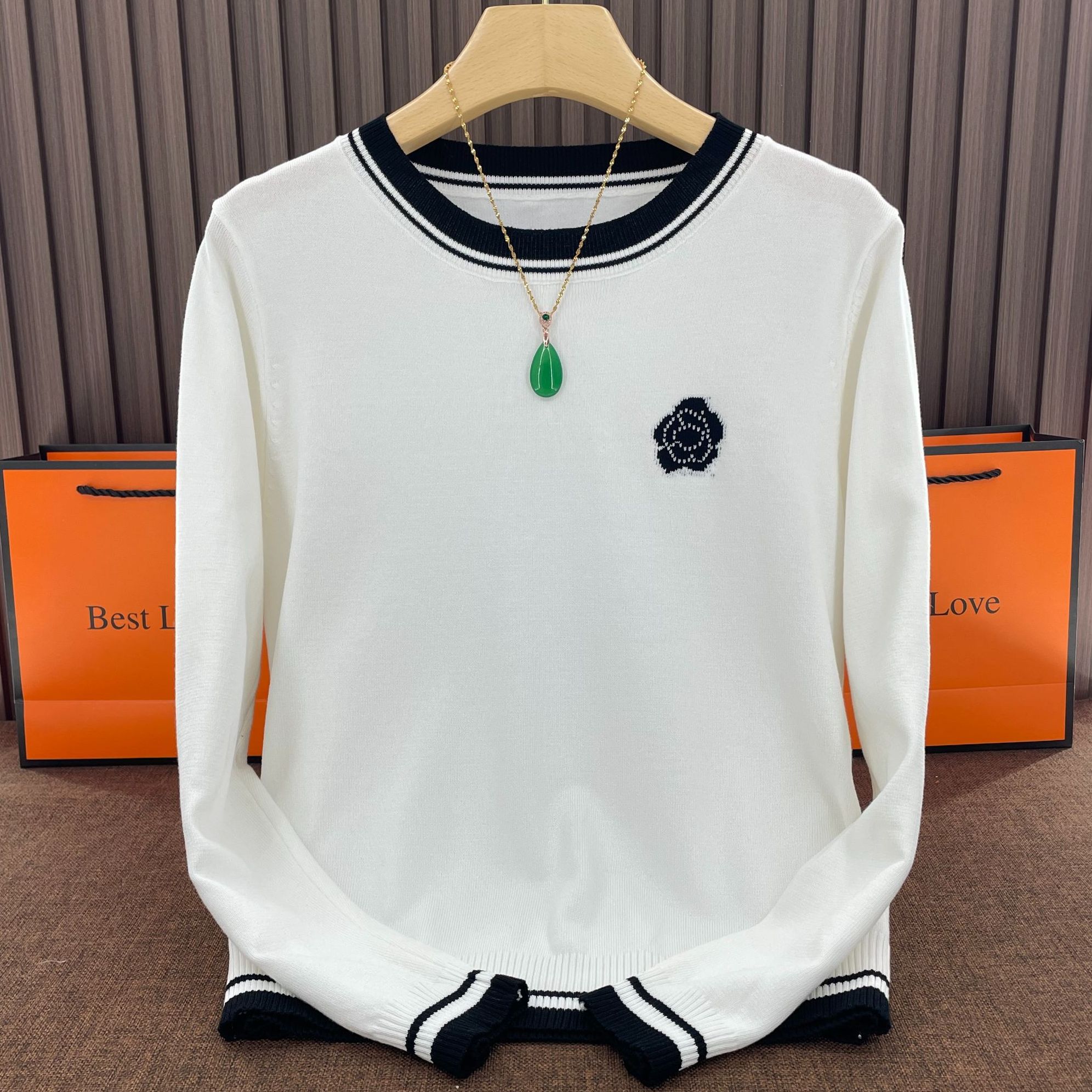 【秋季新品】~圆领山茶花刺绣针织长袖女简约百搭打底衫上衣