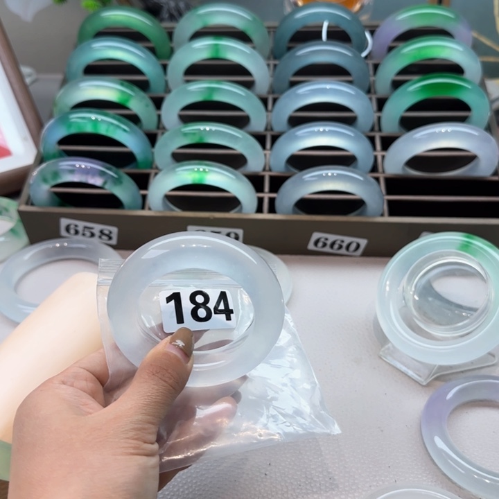 玉q*时尚飘花手镯184