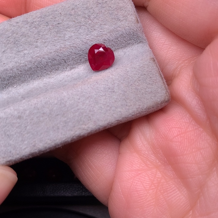 红宝石裸石1.45ct缅甸鸽血红红宝石爱心