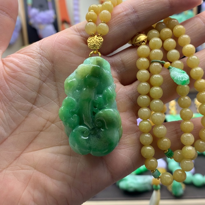 翡翠吊坠(赠链)未镶嵌
