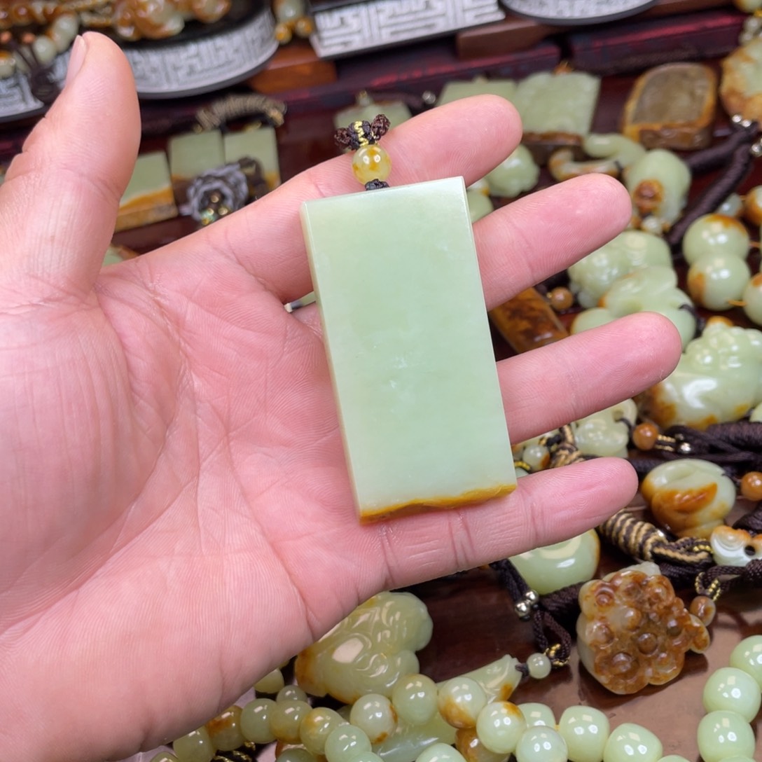 岫岩河磨玉（透闪石质玉）未镶嵌吊坠(不含链)