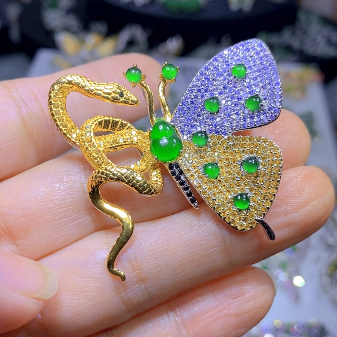 翡翠颈饰银S925镶嵌女****?天然翡翠