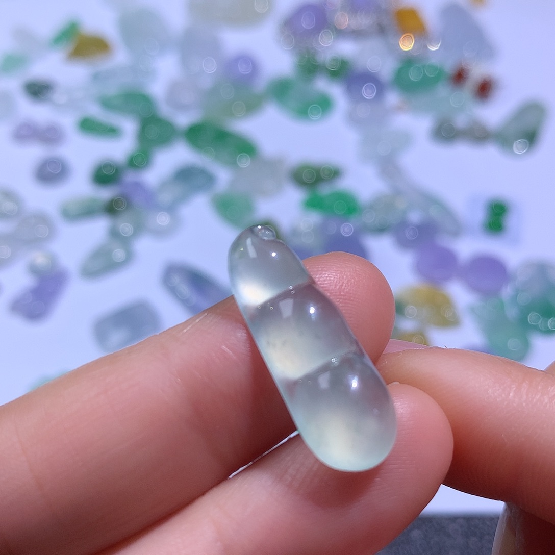 翡翠颈饰未镶嵌豆