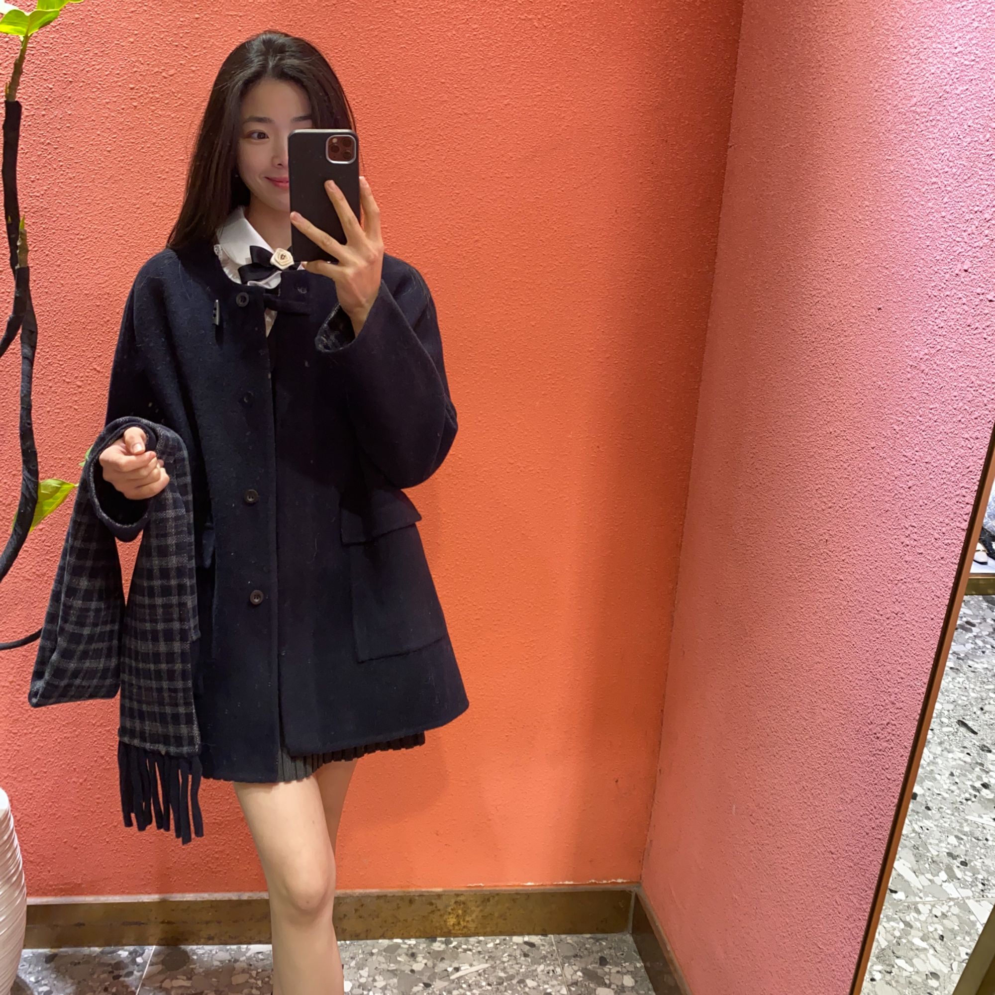 （默茗服装）格子围巾藏青色大衣