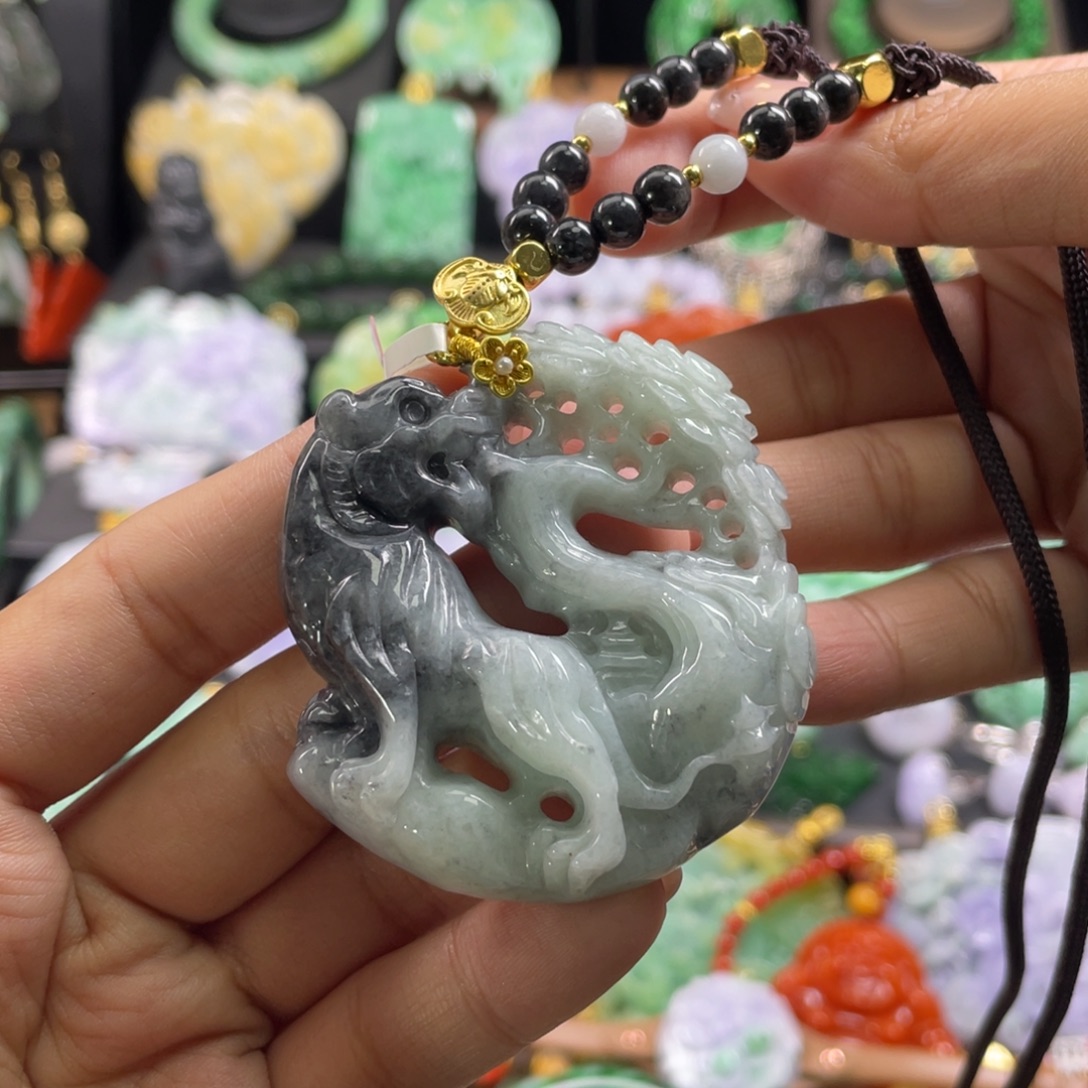 翡翠未镶嵌颈饰待编织
