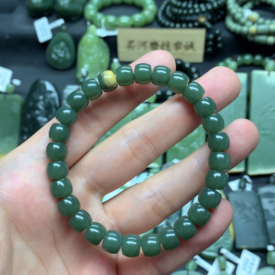 岫岩河磨玉（透闪石质玉）手链未镶嵌主****！