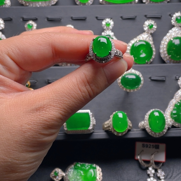 翡翠戒指未镶嵌翡翠戒指