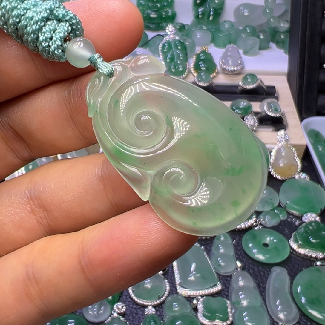 石英质玉（非洲翠）未镶嵌颈饰