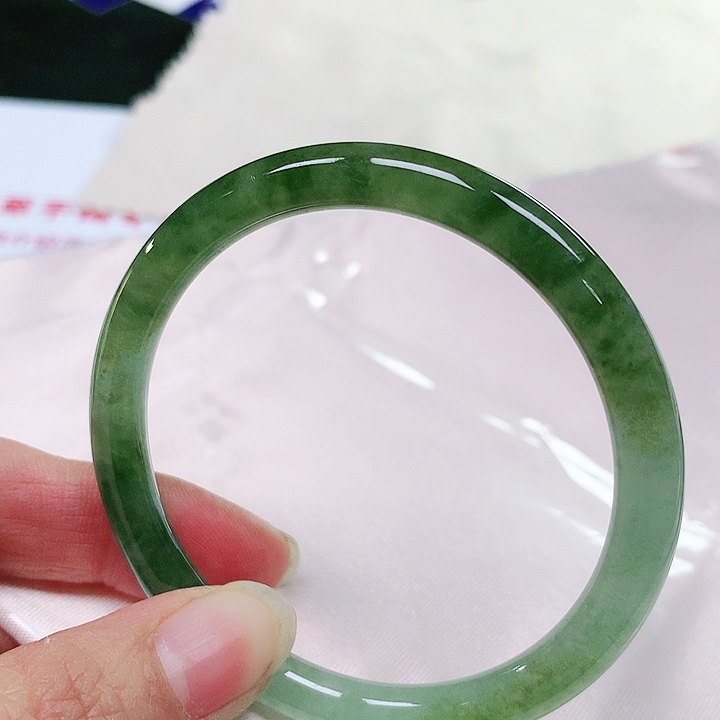 翡翠手镯（圆镯）未镶嵌
