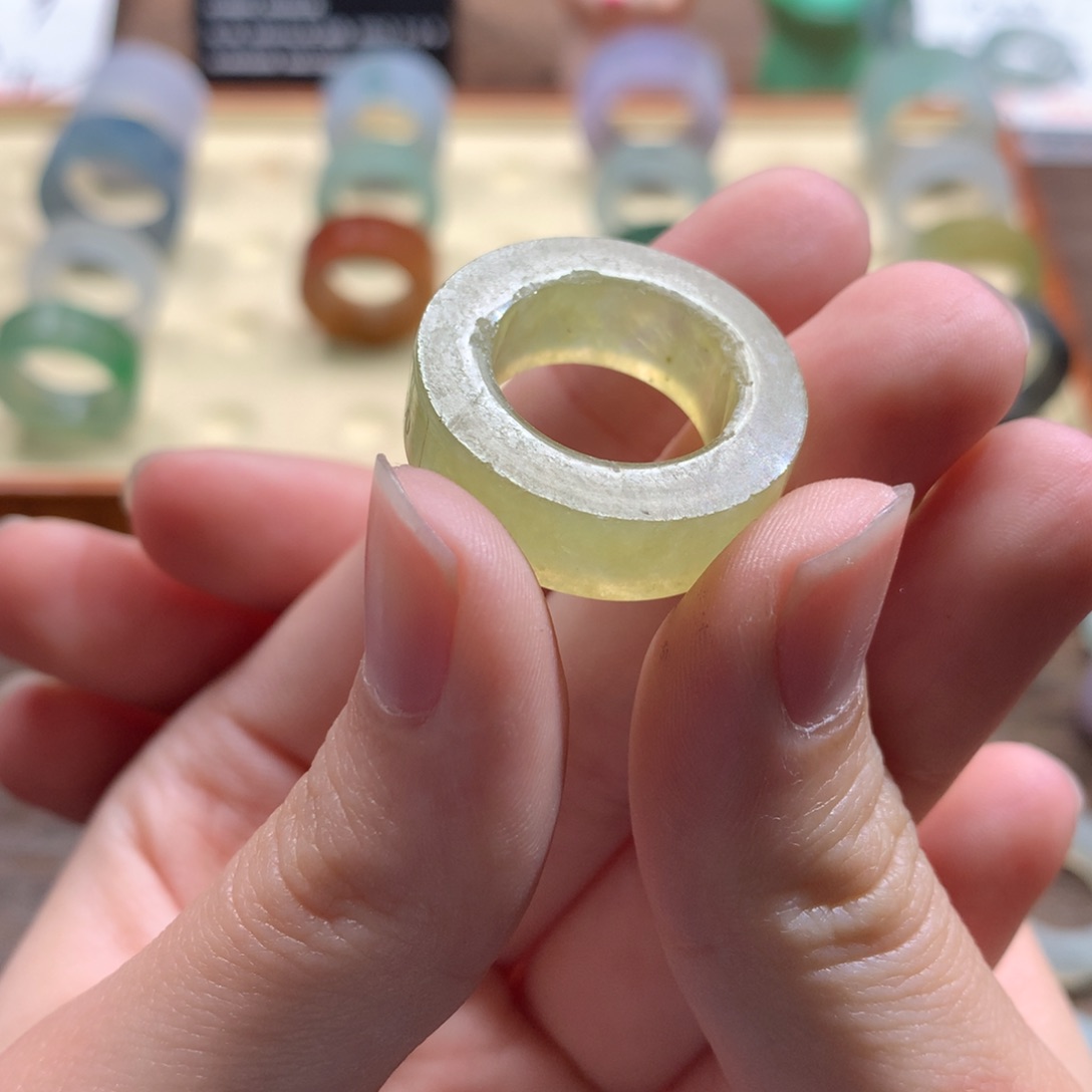 定制翡翠未镶嵌烧***卷翡翠戒圈666