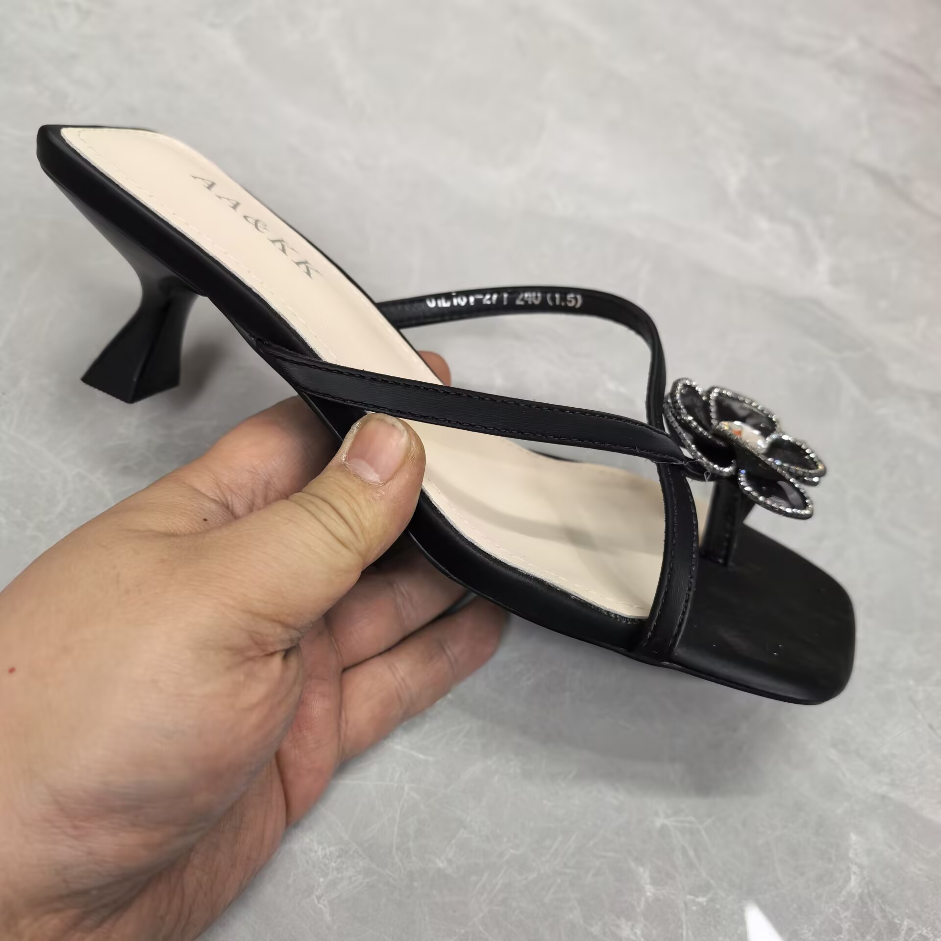 拖鞋女161-271 (孤品) e区40码