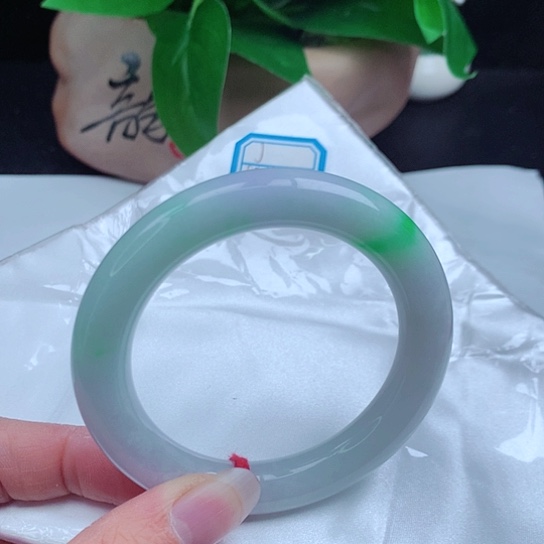 翡翠手镯未镶嵌      圆条53-54 白底青