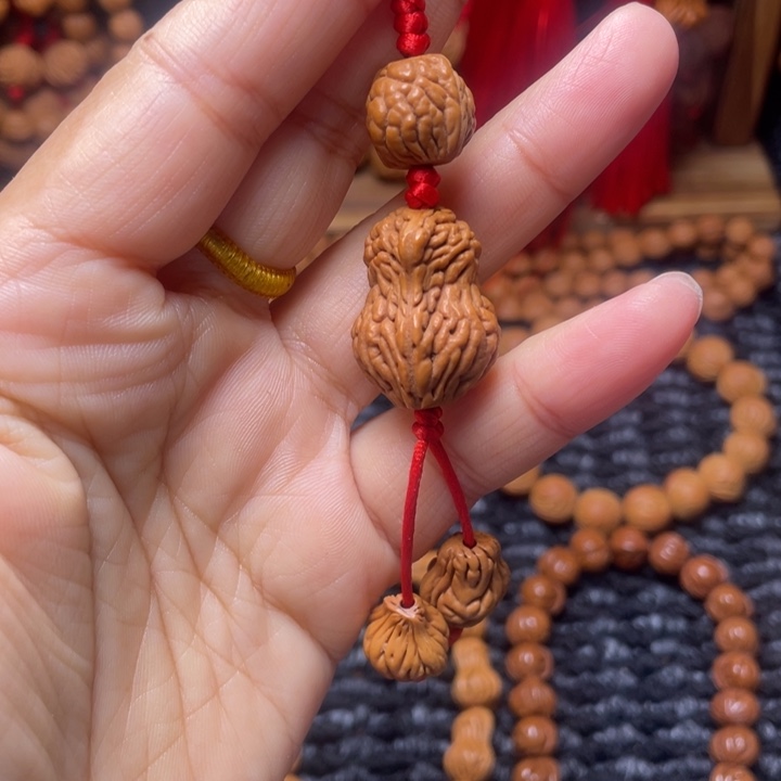 木质类龙纹桃枭挂件